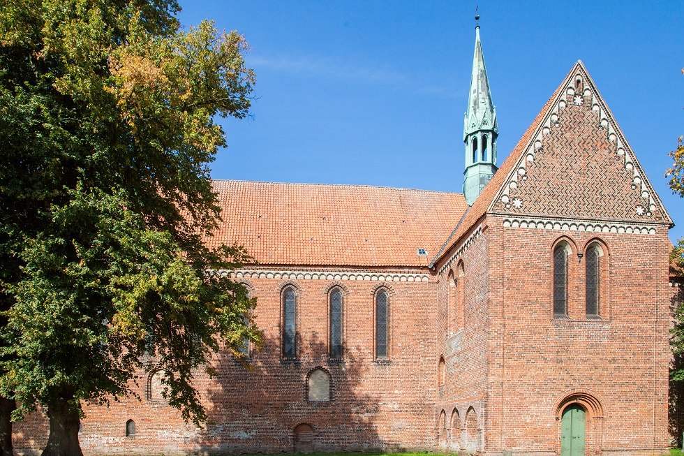 die Kirche Neukloster von der Südwestseite, © Frank Burger