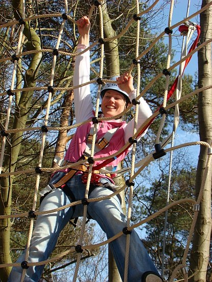 Eine Station im Seilgarten: Das Kletternetz, © Angelika Häusler, Seilgarten Prora KG