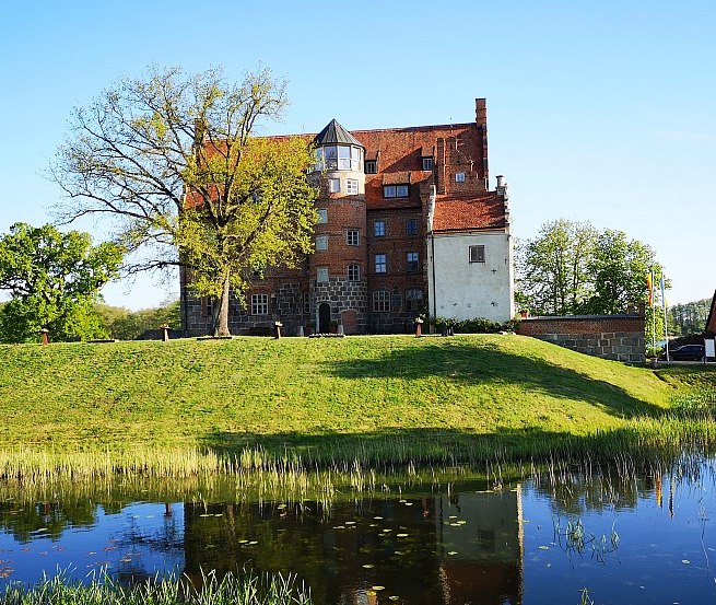 Außenansicht Schloss Ulrichshusen im Frühling, © Kathleen Stutz