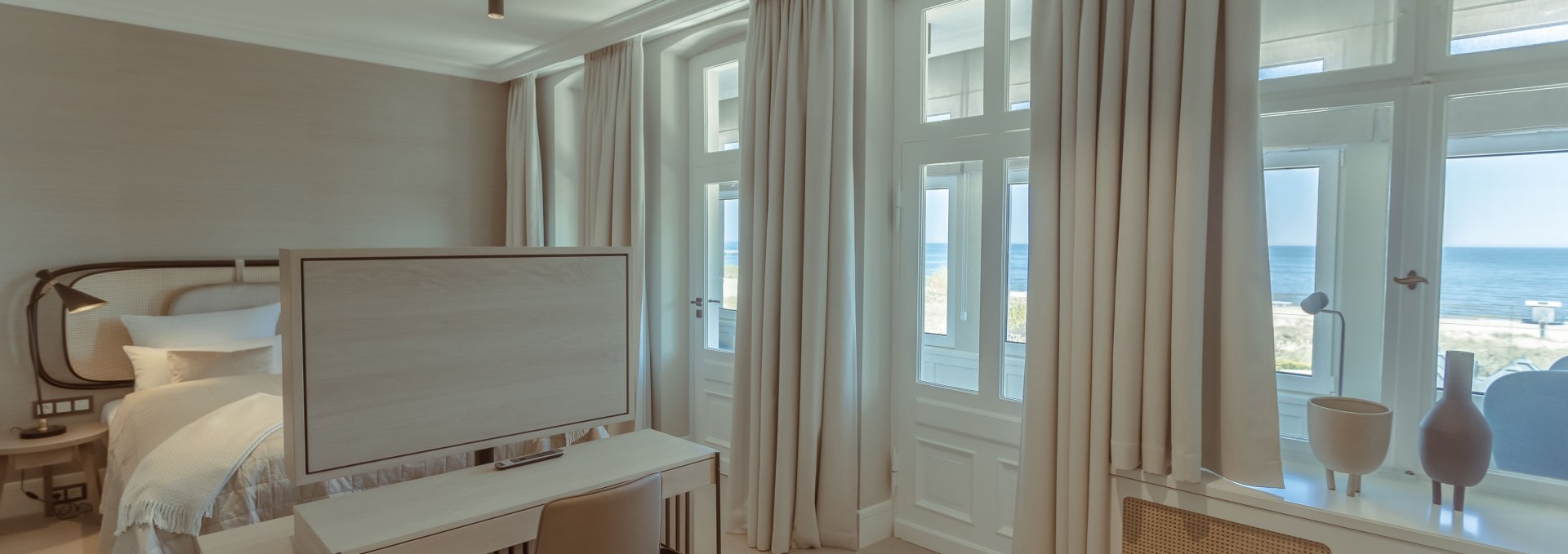 Juniorsuite Loggia mit Meerblick, © Strandhotel Ostende