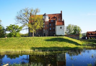 Außenansicht Schloss Ulrichshusen im Frühling, © Kathleen Stutz