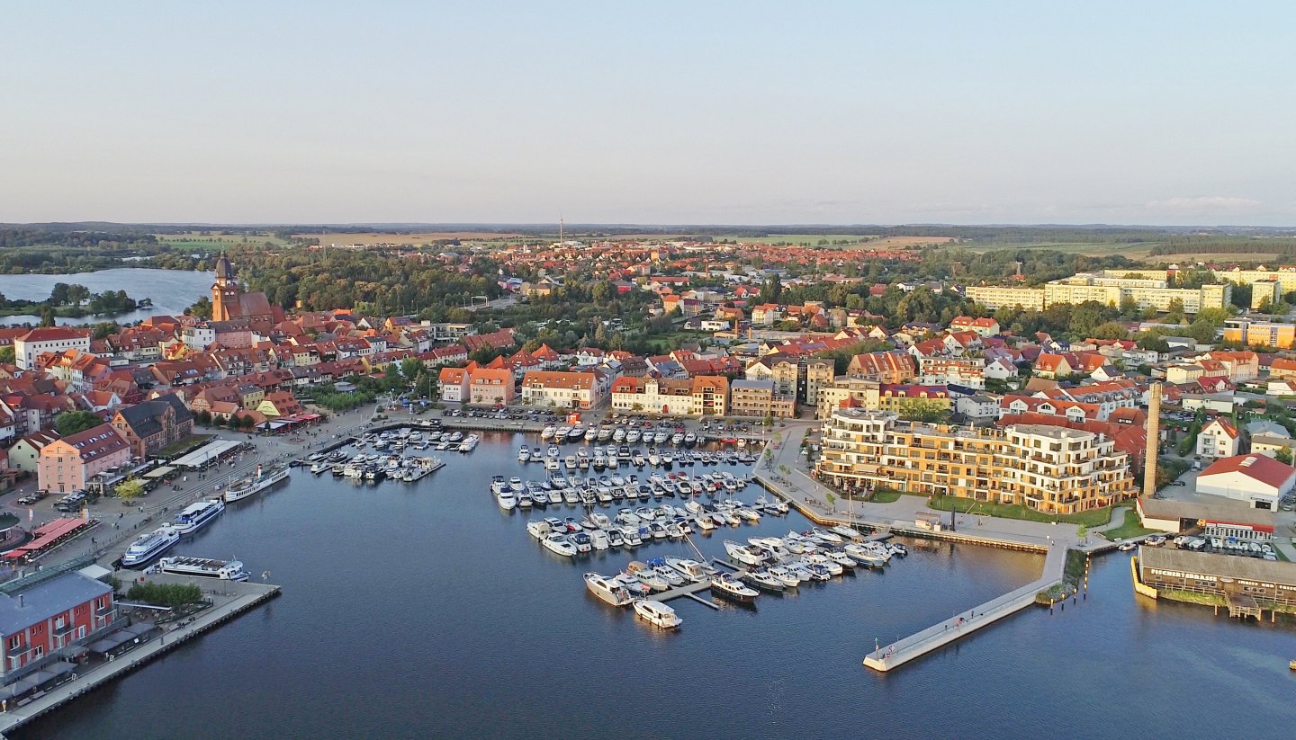 Luftaufnahme vom Hafen in Waren (Müritz), © TMV/Gohlke