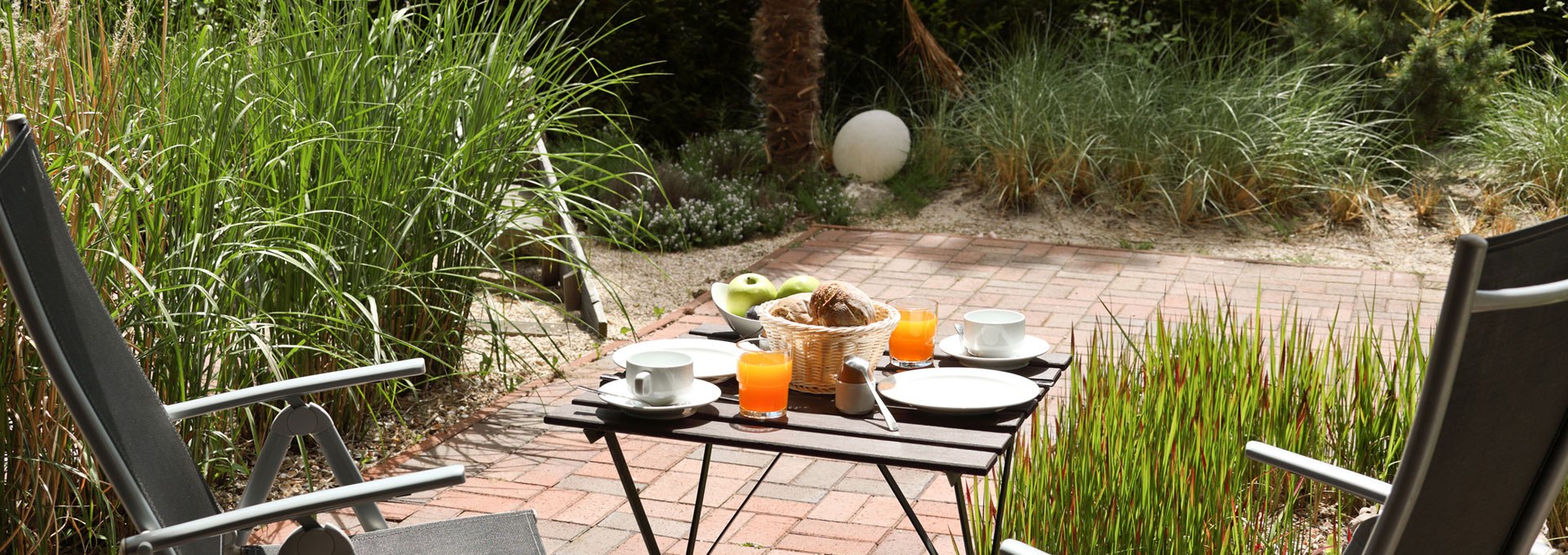 gemütlich auf der Terrasse frühstücken, © Hotel Amsee GmbH