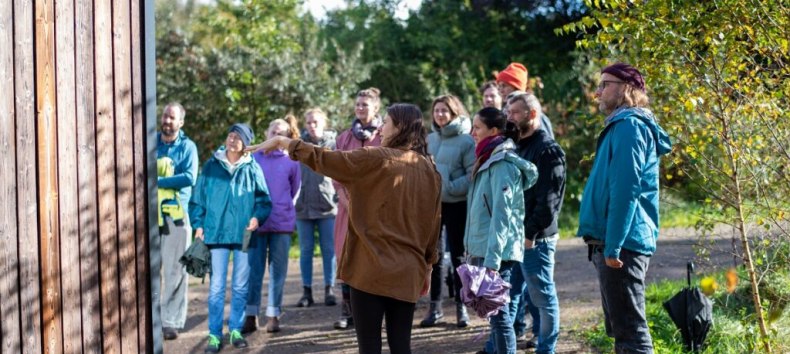 Wir bauen Zukunft ist ein visionärer Zukunftsort mit Modellcharakter in MV. Auf dem Grundstück eines ehemaligen Forschungszentrums und Besucherparks entsteht ein regeneratives Ökosystem für Innovation, Bildung und kreatives Wirtschaften auf dem Land. Ziel ist es, im Einklang mit Natur und Umwelt tragfähiges Wirtschaften im ländlichen Raum zu fördern und modellhaft vorzuleben., © Michael Taterka / Wir bauen Zukunft eG