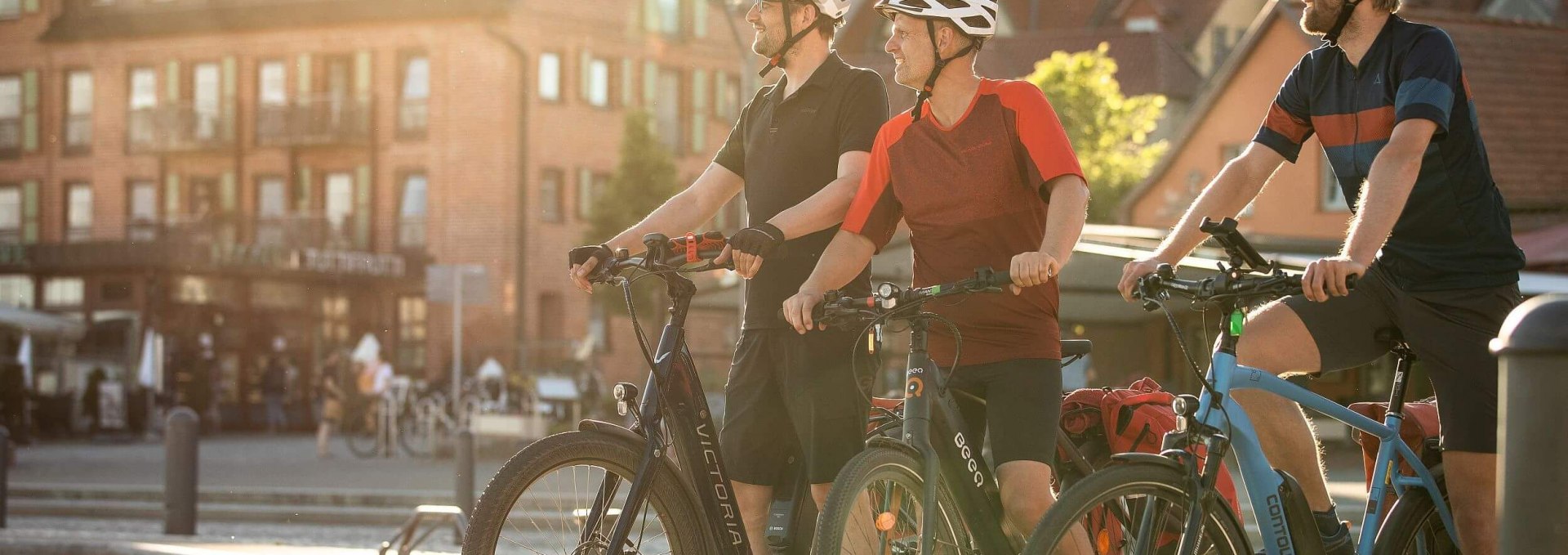 Mit dem E-Bike unterwegs an der Uferpromenade von Waren (Müritz), © TMV/Scheibe