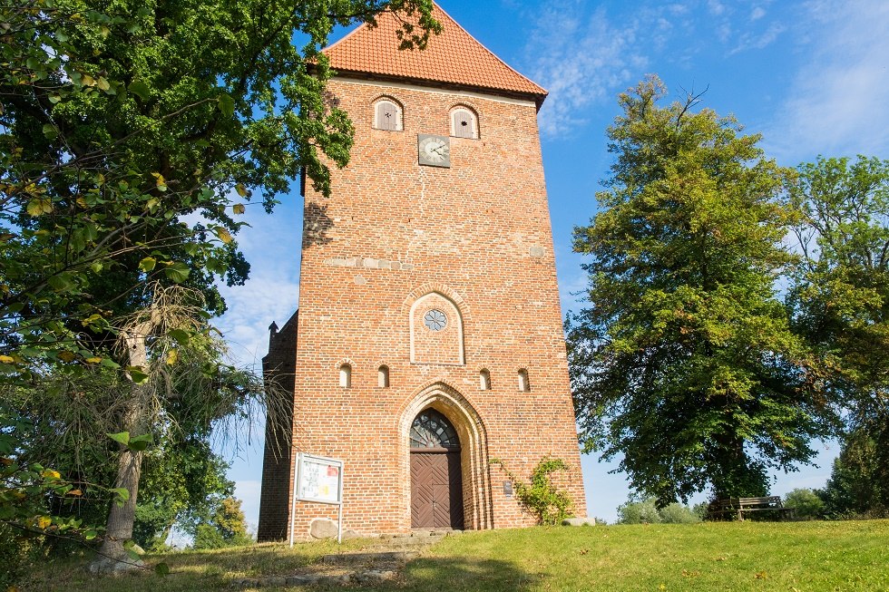 Die Turmseite der Kirche Mühlen Eichsen., © Frank Burger