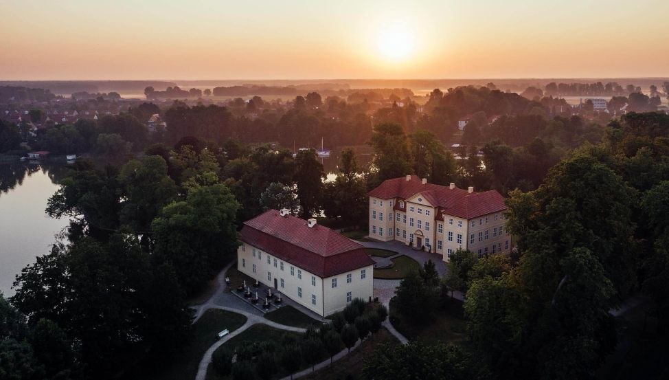 Schloss Mirow ist besonders in der untergehenden Sonne ein toller Anblick, © TMV/Gänsicke