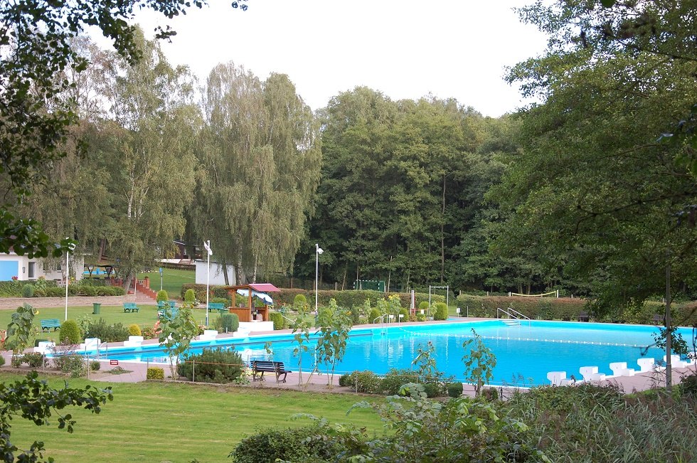 Das Waldbad Vellahn liegt idyllisch im Wald., © Gabriele Skorupski