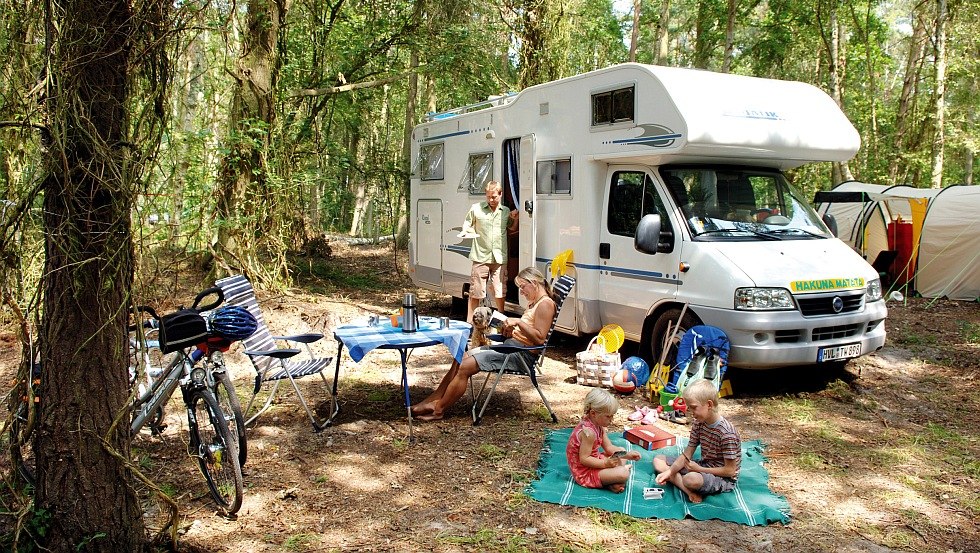 Campingurlaub mit Familie, © Regenbogen AG