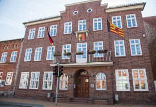 das Rathaus Neukloster an der Hauptstraße 27, © Frank Burger