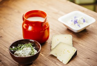 Traditioneller Hofkäse aus der Schafscheune Vietschow, © TMV/Roth