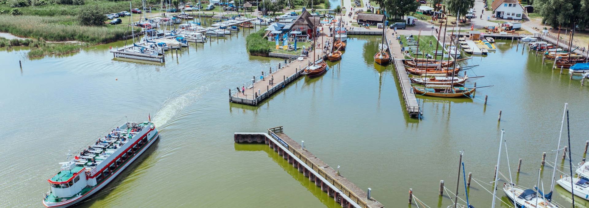 Blick auf den Hafen Dierhagen aus der Luft, © TMV/Gänsicke