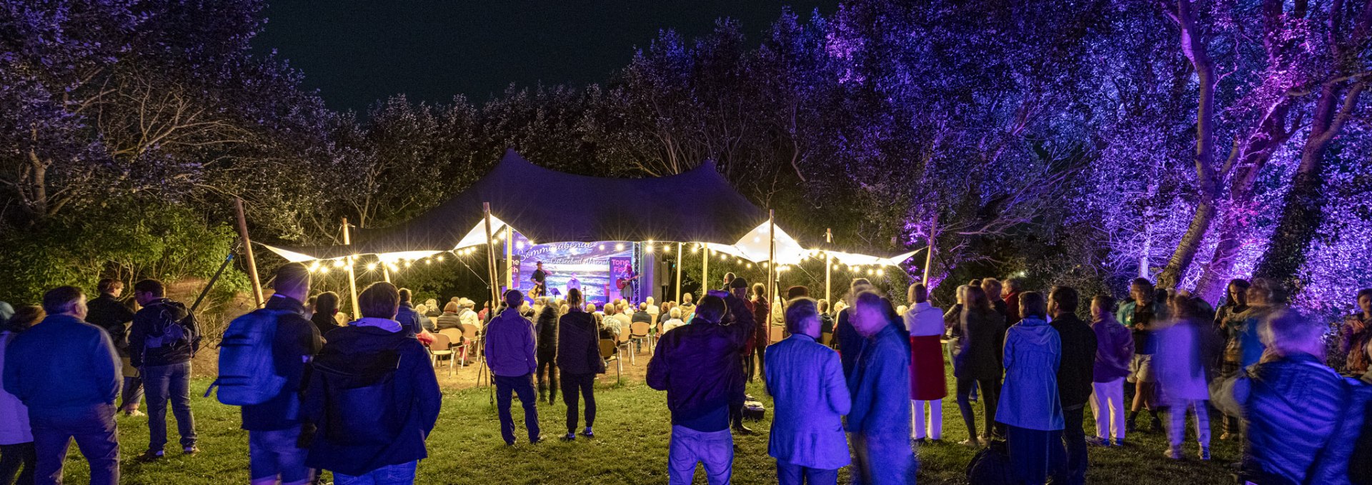 Evas Sommergarten bei der 21. Lange Nacht der Kunst 2021, © Kurverwaltung-Ahrenshoop · Foto Voigt u. Kranz UG