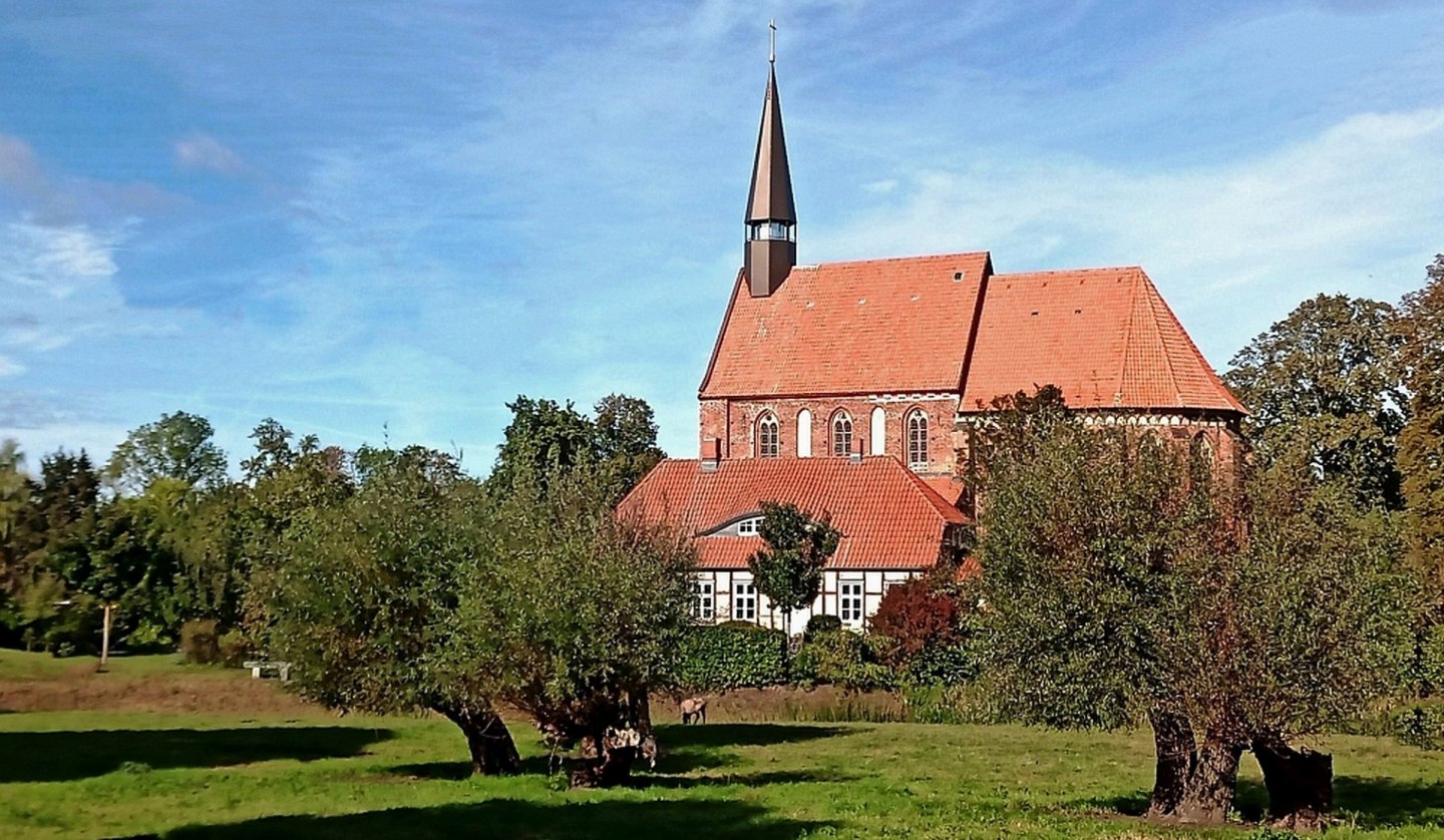 Backsteinkirche Starkow mit neuem Turm, © Backstein Geist und Garten e.V.