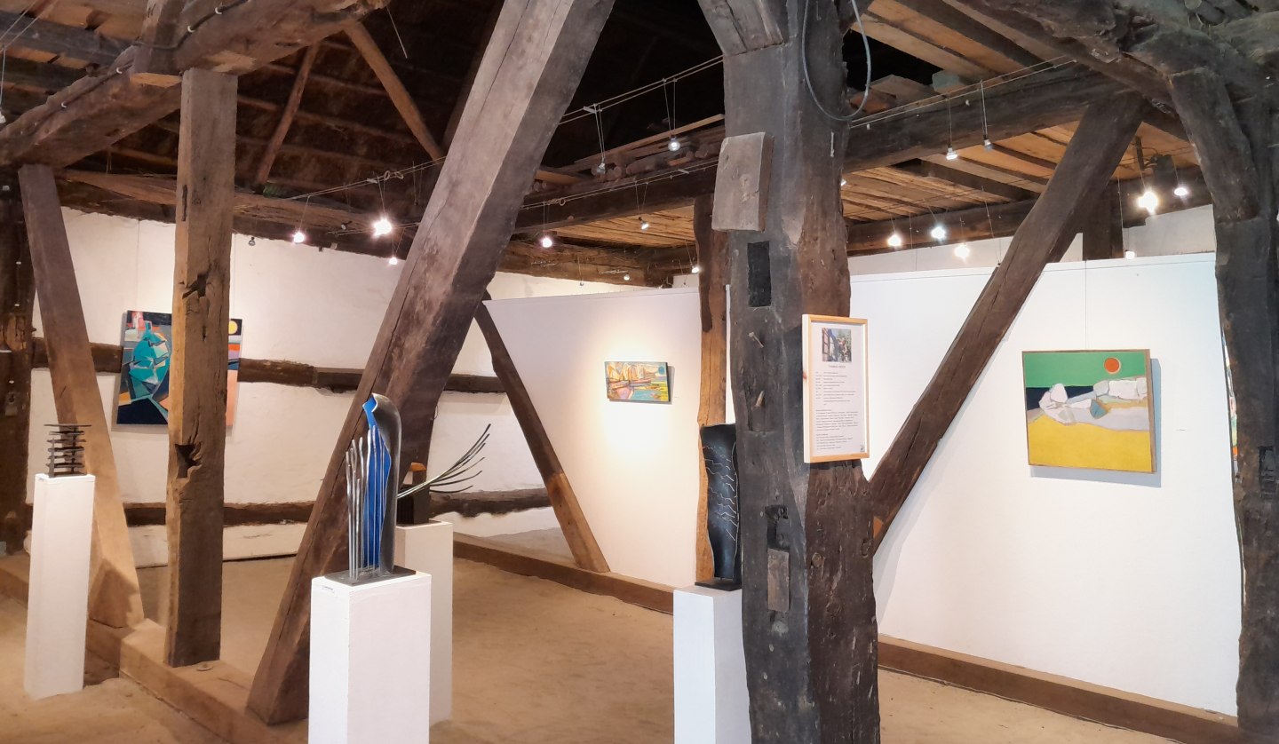 Sommerausstellung in der Kunstscheune, © Cindy Wohlrab / KVW Wustrow