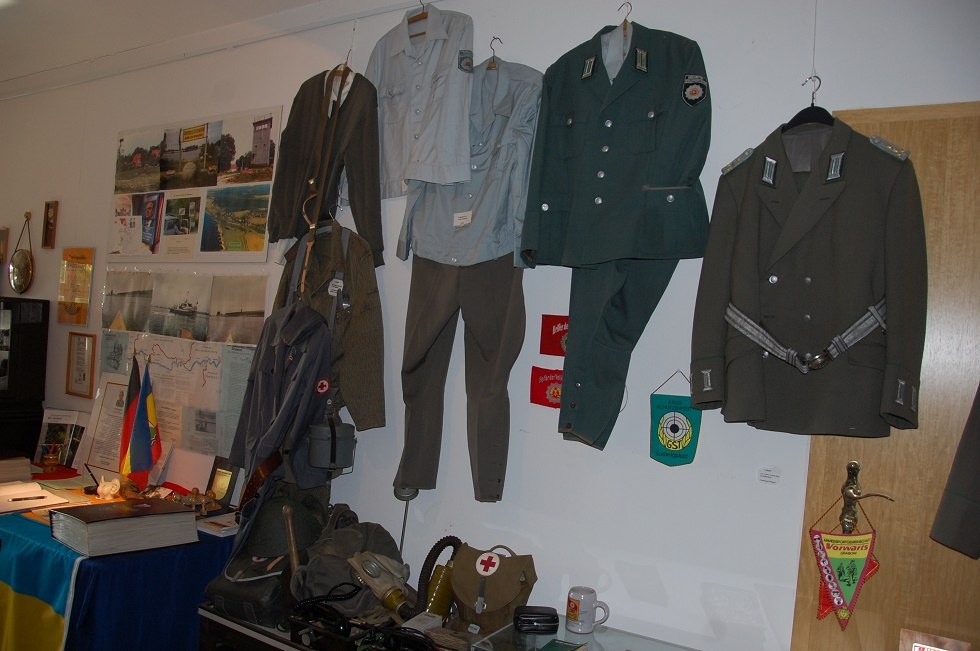 Die Ausstellung zeigt Originaluniformen der Kontrollorgane sowie der Grenztruppen der DDR., © Gabriele Skorupski