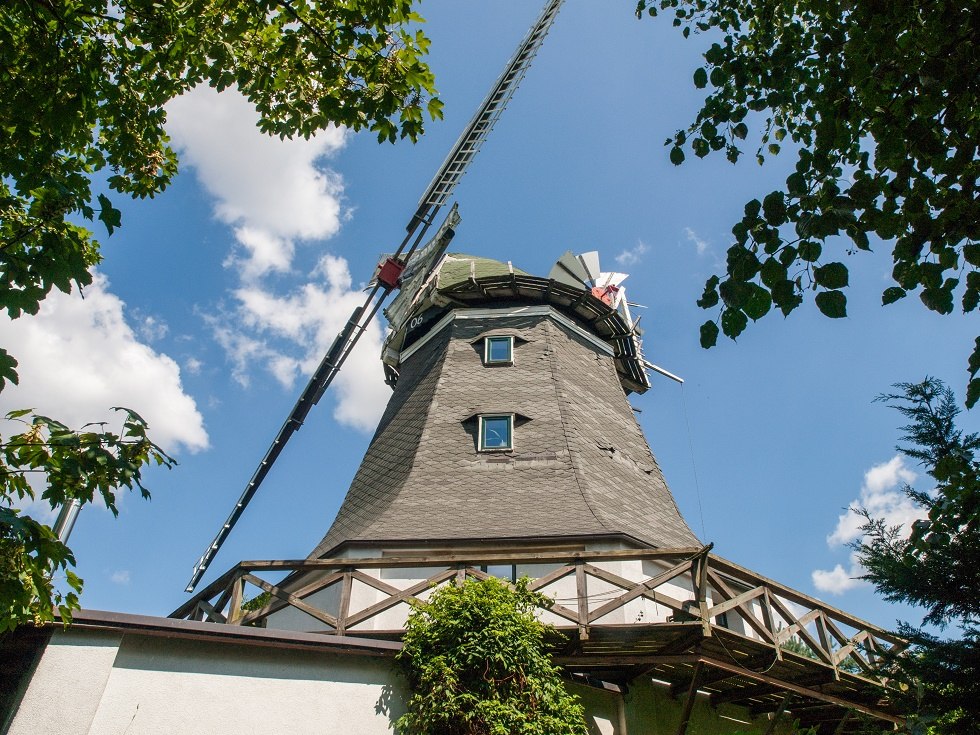 Blick auf die idyllisch gelegene Windmühle Neu Thulendorf, © Frank Burger