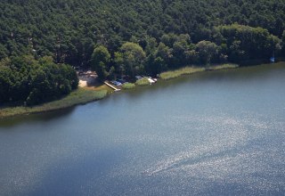 Der Campingplatz liegt im lichten Kiefernwald - direkt am Leppinsee., © Haveltourist