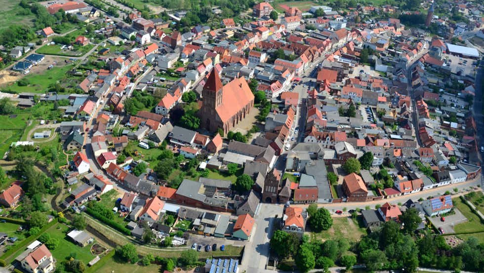 Die Stadt Grimmen liegt inmitten einer Landschaft aus Wiesen und Wäldern, © Foto Kraehmer Grimmen