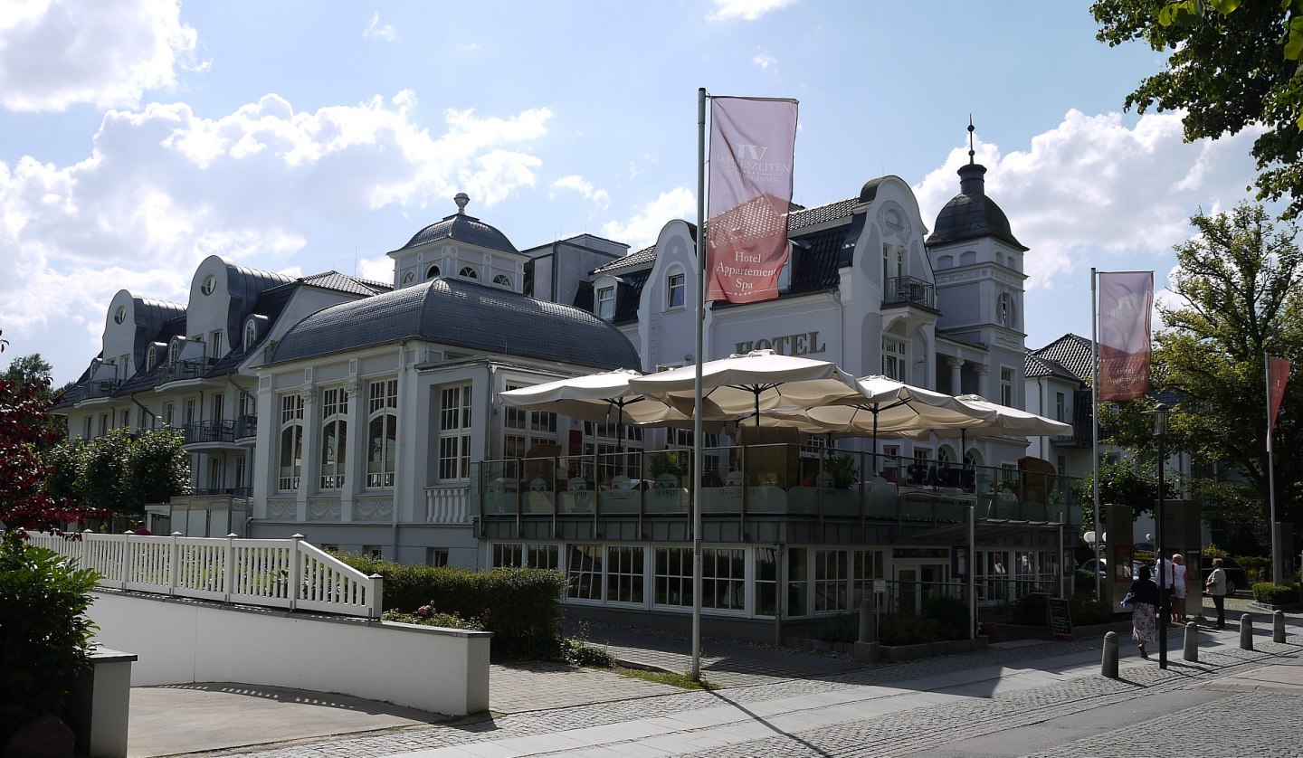 Nur wenige Meter von der Ostsee entfernt - das Hotel Vier Jahreszeiten, © TMV