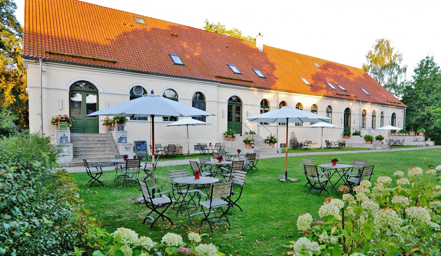 Das Kavaliershaus lädt zum Verweilen ein, © Kavaliershaus am Finckener See / Cyrus Saedi