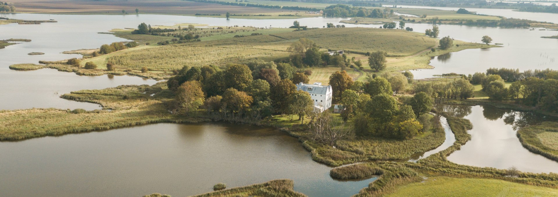 Gut Üselitz von allen Seiten von Wasser umgeben, © Gut Üselitz