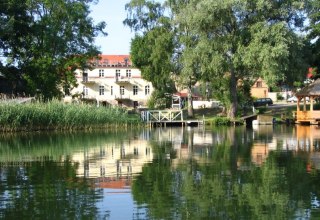 Das Haus Seenland liegt direkt am Feldberger Haussee, © Haus Seenland/Behrend