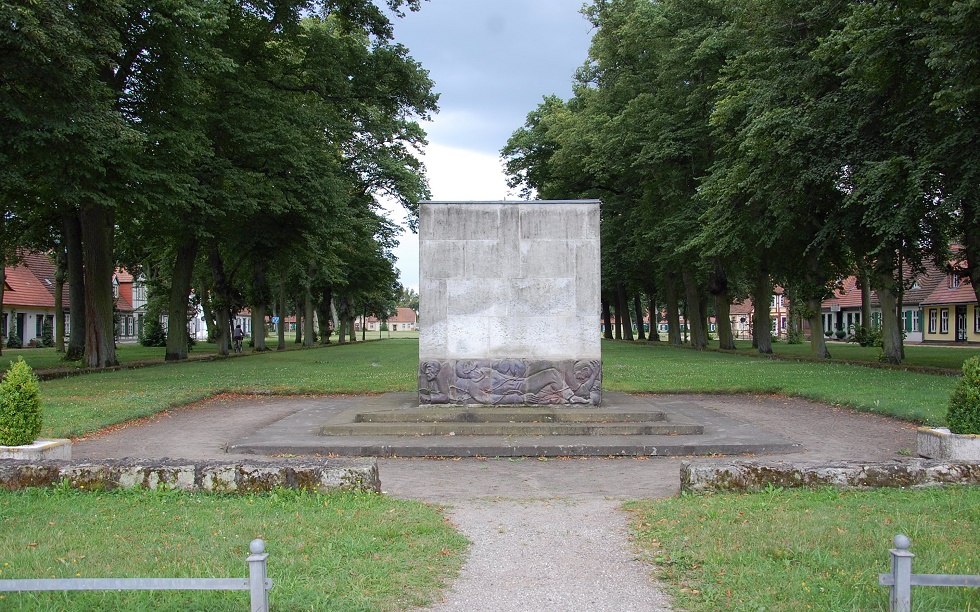 Blick auf das Sandsteindenkmal von der Schlossseite., © Gabriele Skorupski