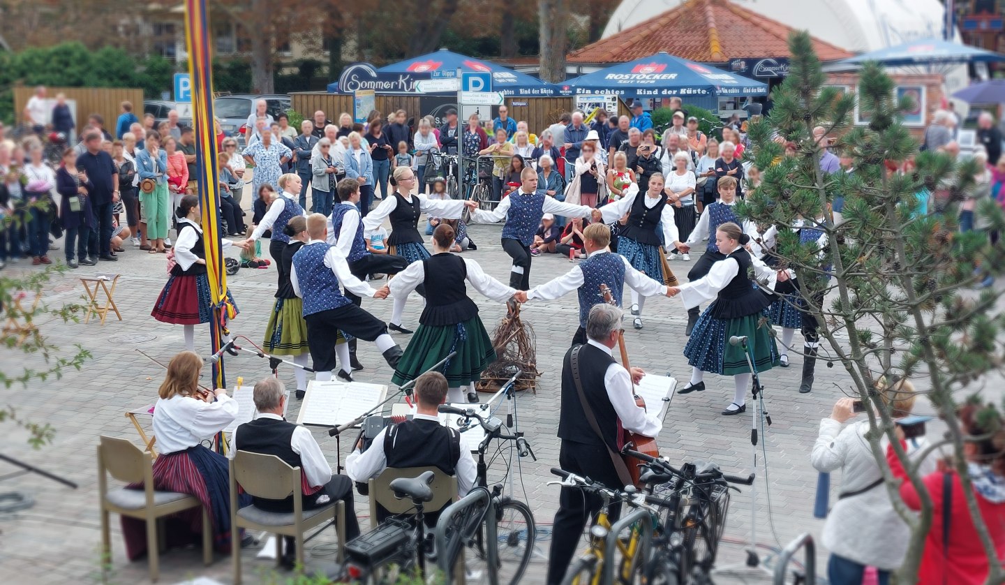 Wossidlo Folklore-Tanzensemble_bearbeitet, © Kevin Schiemann / KVW Wustrow