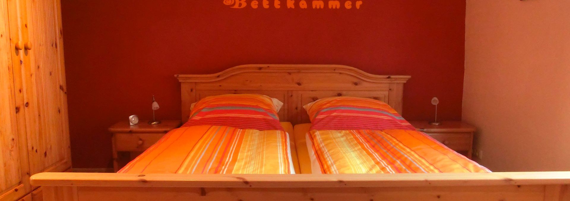 Im Schlafzimmer des Ferienhauses sind ruhige Nächte garantiert, © Haflinger Baumgarten / Kerstin Fratzke