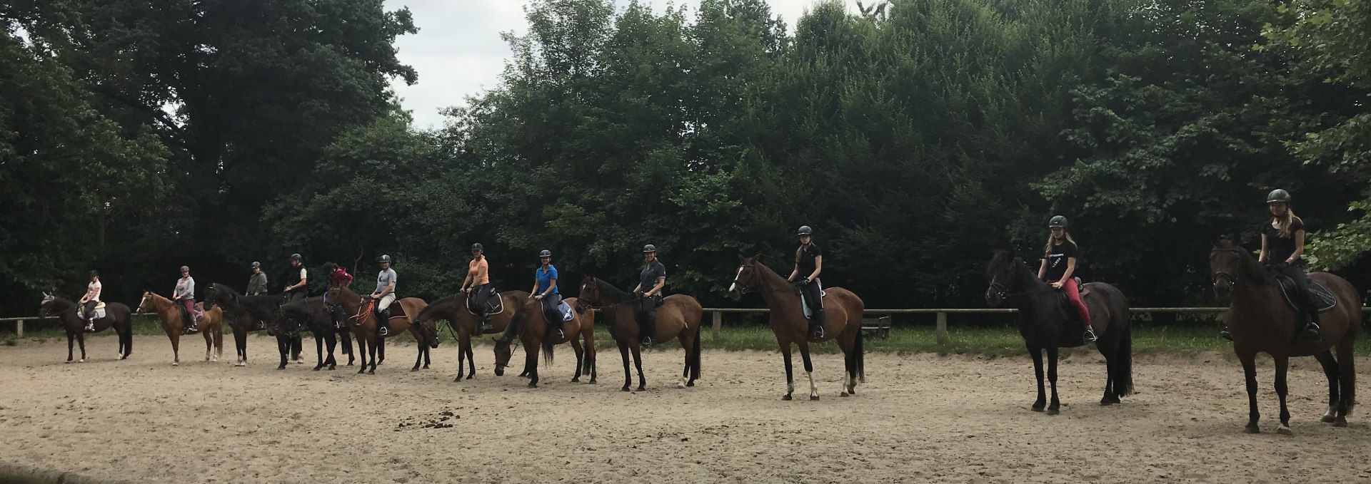 Formation bilden vor dem großen Ausritt nach Bömitz, © Karoline Görs