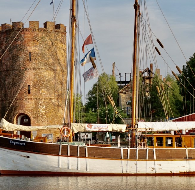 "Vorpommern" vor dem Fangenturm in Greifswald, © GMG/GUdrun Krüger