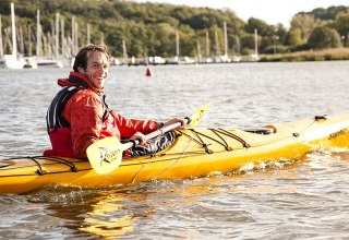 Paddler vor dem Hafen Ralswiek, © Tourismuszentrale Rügen GmbH