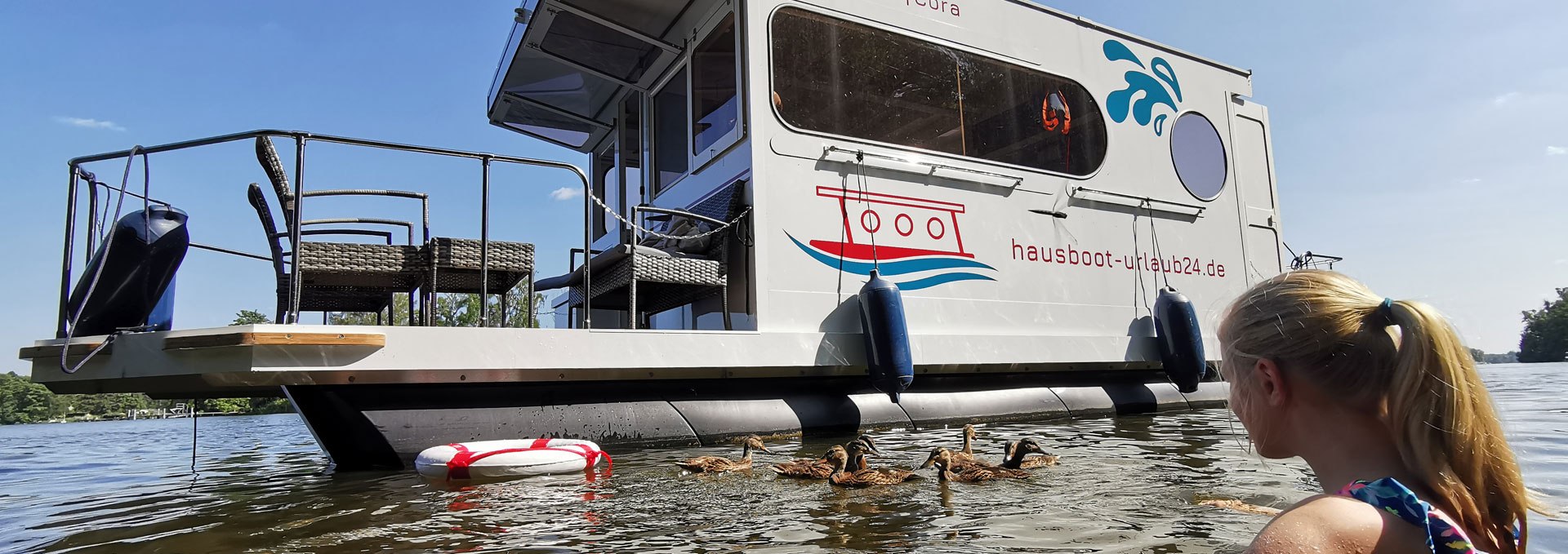 Hausboot bei Badestop in Ankerbucht Mecklenburg-Vorpommern, © Smobilia GmbH & Co. KG