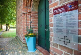 das Eingangsportal der Kirche, © Frank Burger