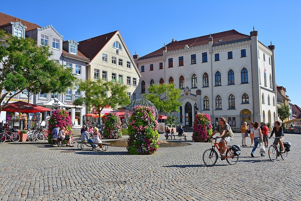 Auf dem Neuen Markt von Waren (Müritz) lässt sich gut verweilen, © Heidi Goerlt