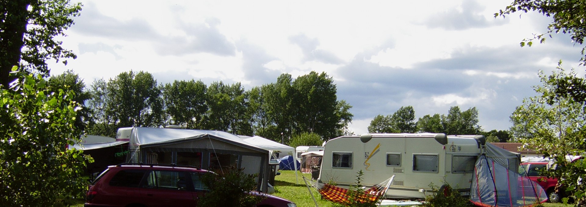 Großzügige Stellplätze auf dem Campingplatz, © Ferien- und Freizeitpark/Jastrow