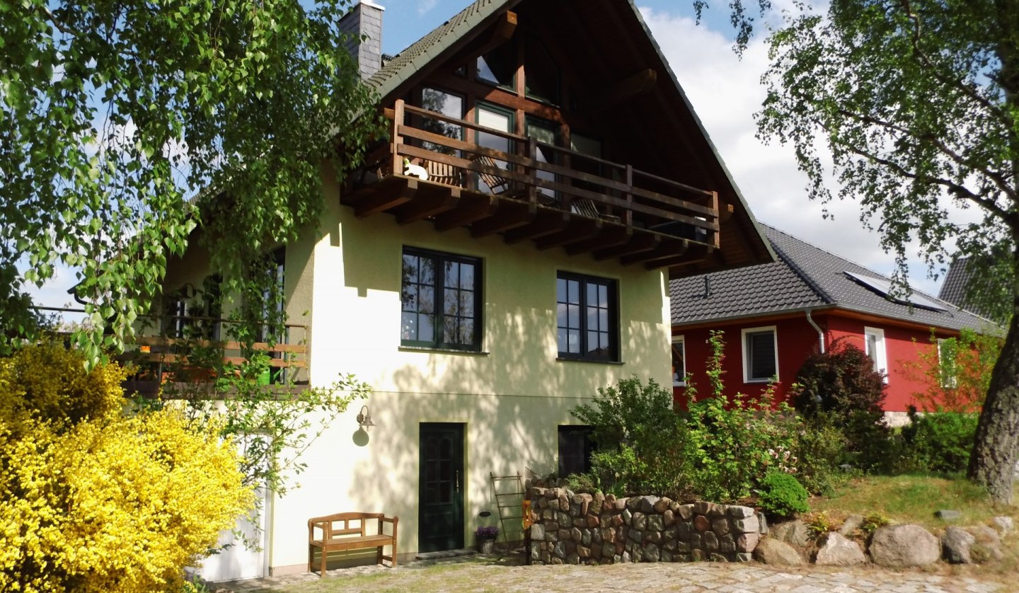 Blick auf unser Haus mit Ihrer Ferienwohnung im Souterrain, © Winfried Schneider