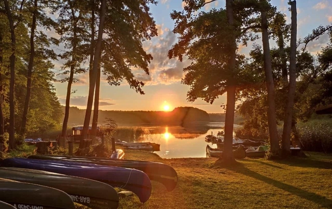 Am Kleinen Labussee mit Verleih, © Ihr Familienpark