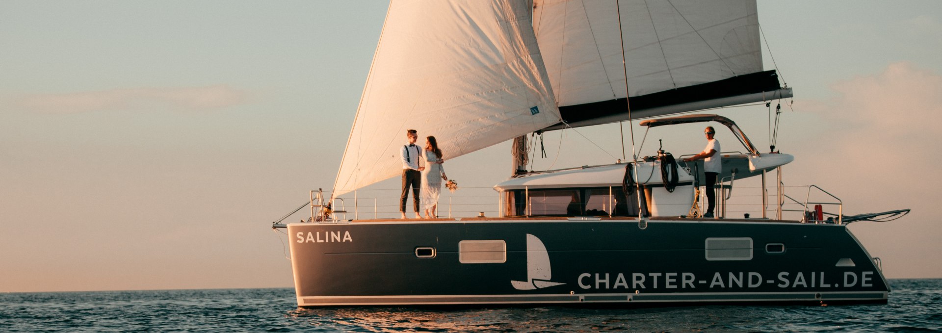 Unter Segeln in den Sonnenuntergang auf der Ostsee, © Outdoornomaden