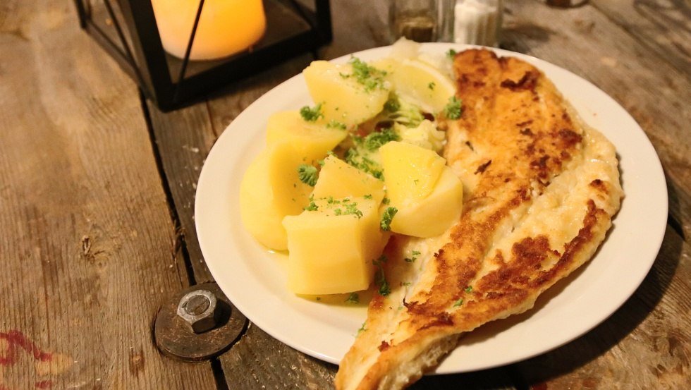 Klassiker in der Fischbratküche: Dorschfilet mit Salzkartoffeln, © F&F Fisch und Feinkost GmbH