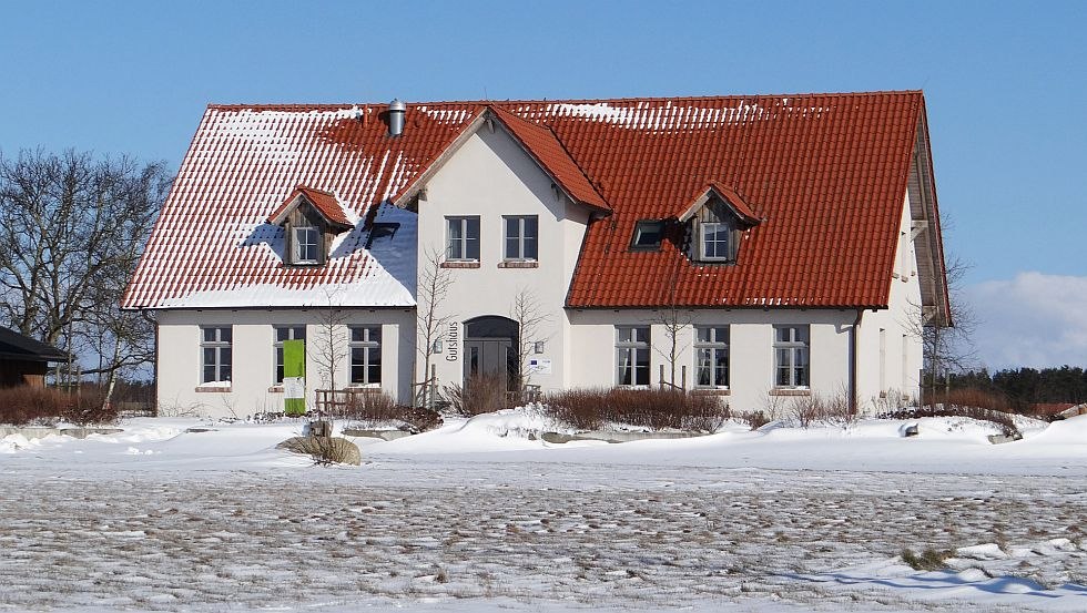 Auch im Winter gemütlich - besonders am Feuer im Kaminzimmer, © LandWert Schulbauernhof e.V./Sandra Pöttrich