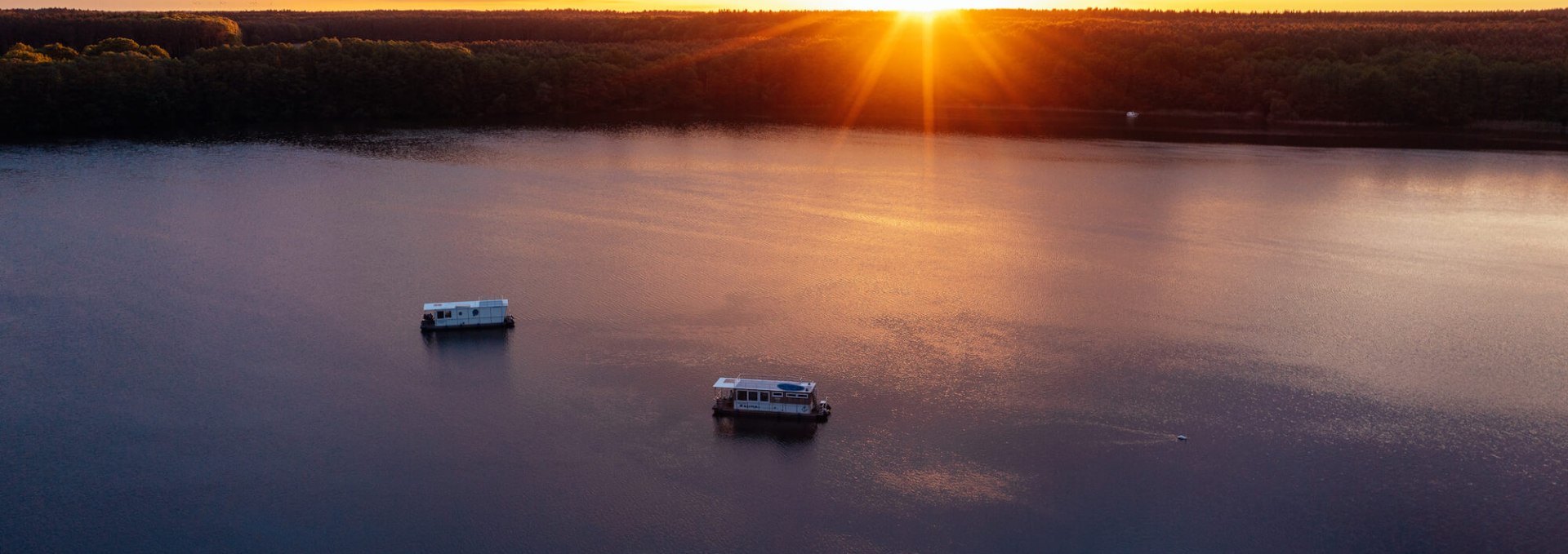 Das Sauna-Hausboot als komfortables Beiboot für einen Törn zu Wellness und Ruhe., © TMV/Gänsicke