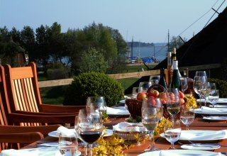 Blick von der Restaurantterrasse in Richtung Hafen, © Martina Evers