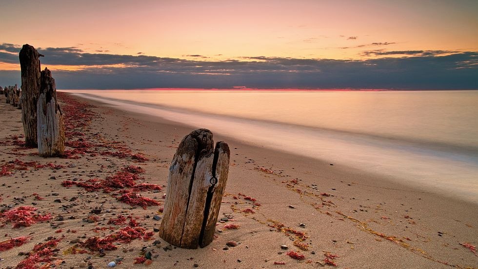 Auszeit im Nordosten: Bei einem Strandspaziergang an der Ostsee - wie hier am Strand von Kägsdorf - gewinnen Erholung Suchende Abstand vom Alltag, © TMV/Allrich