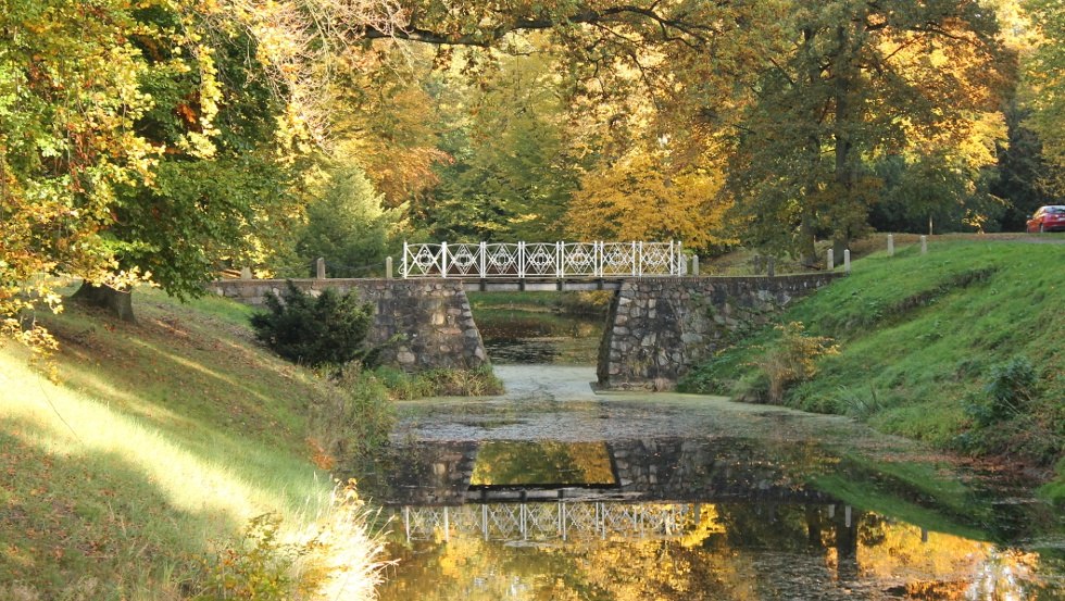 Parkbrücke im Herbst, © Barockschloß zu Griebenow e.V.