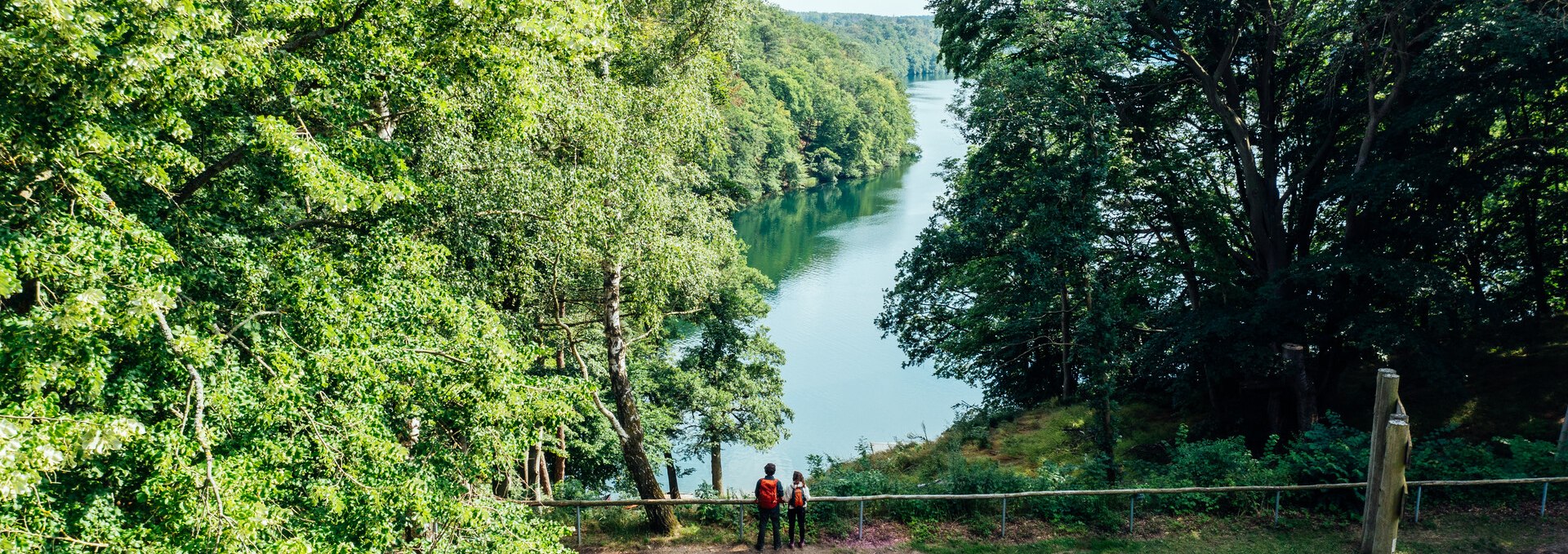 Wandern auf dem Naturparkweg entlang des Schmalen Luzins, © TMV/Gänsicke