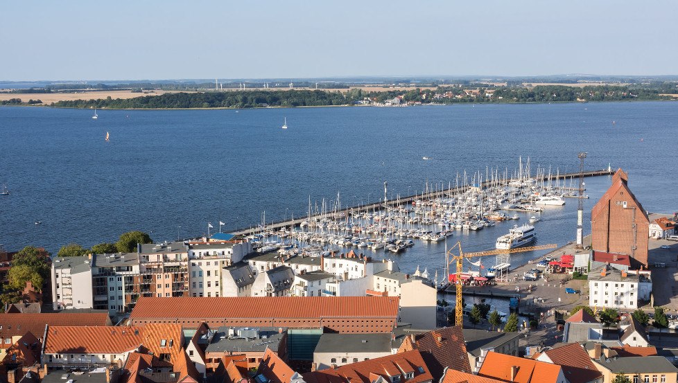 Mit der Webcam in Altefähr auf Rügen den wundervollen Ausblick auf die Hansestadt Stralsund erleben. , © Erik Hart