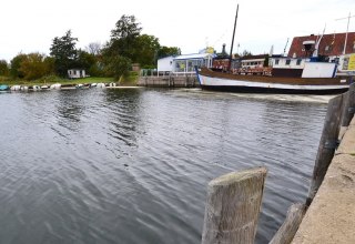 Kleiner Hafen in Kuhle am Wieker Bodden., © Tourismuszentrale Rügen