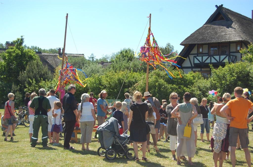 Kinderfest – Kletterstangen, © Kurverwaltung Ahrenshoop · Foto Roland Völcker